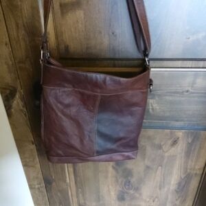 Brown Leather Messenger Bag with Vintage Appeal